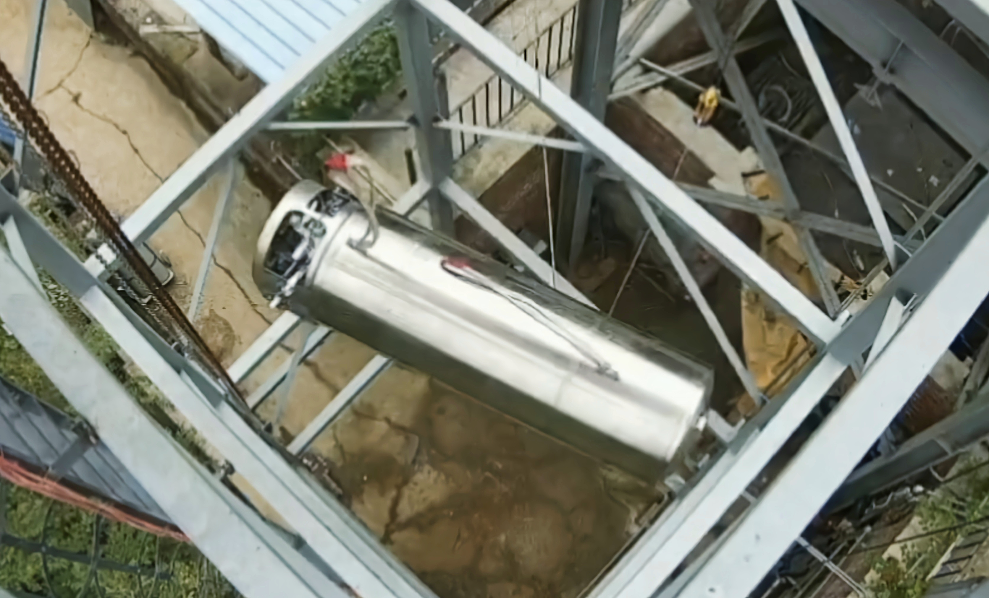 液氫瓶跌落試驗(yàn)1.jpg 液氫瓶跌落試驗(yàn)1.jpg